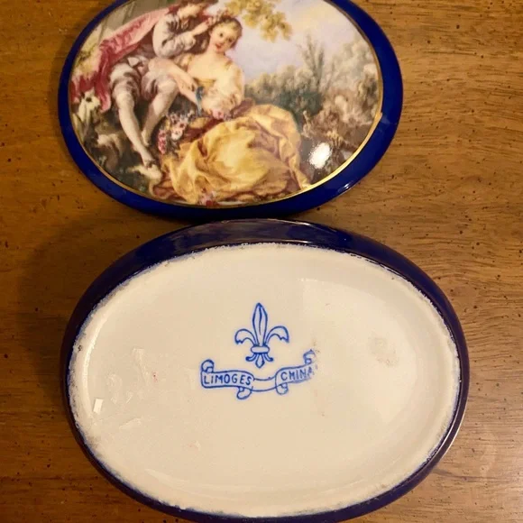 Porcelain Antique Limoges Trinket Box Oval cobalt, courting couple - Picture 3 of 6